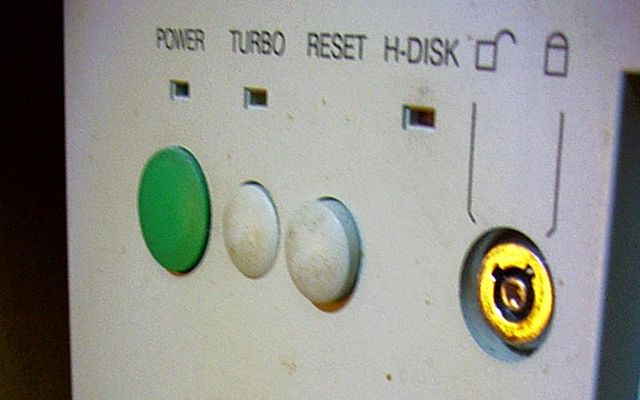 640px-Casebuttons